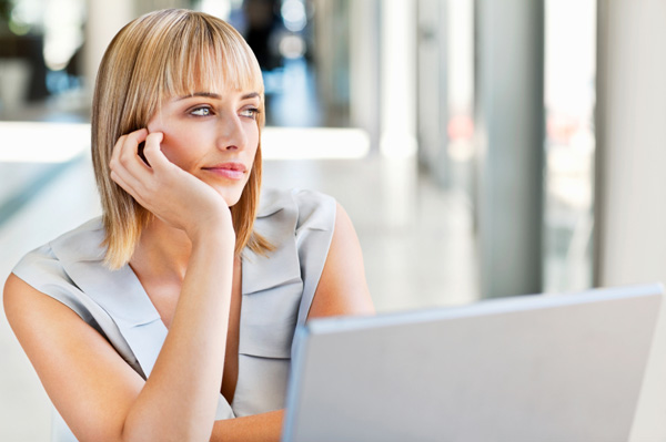 Woman-Bored-at-Work1